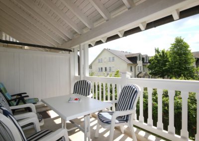Balkon mit Sitzgelegenheit